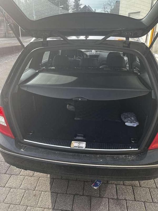 Gebraucht Mercedes C180 156 PS (114 kW) 2010 Schwarz Kombi