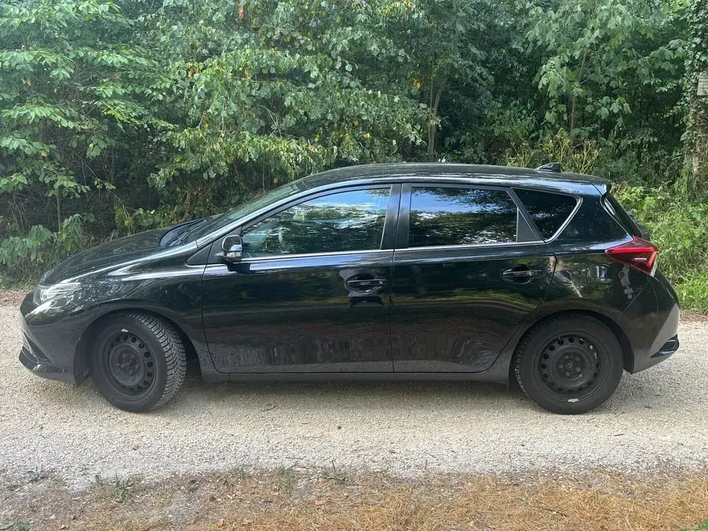 Gebraucht Toyota Auris Comfort 111 PS (81 kW) 2016 Schwarz Limousine