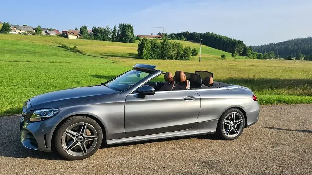 Gebraucht Mercedes C300 AMG line 258 PS (189 kW) 2020 Braun Cabrio