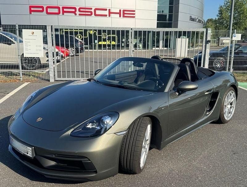 Grün Gebraucht 2021 Porsche 718 Boxster Cabrio | 86.900 € (Superpreis) - Bild 1/4