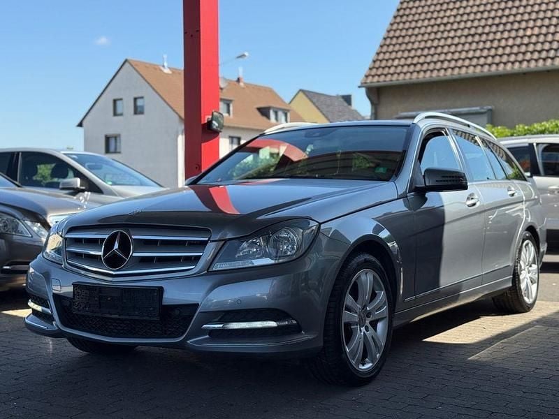Second-hand Mercedes C250 204 CP (150 kW) 2012 Argintiu Berlinǎ