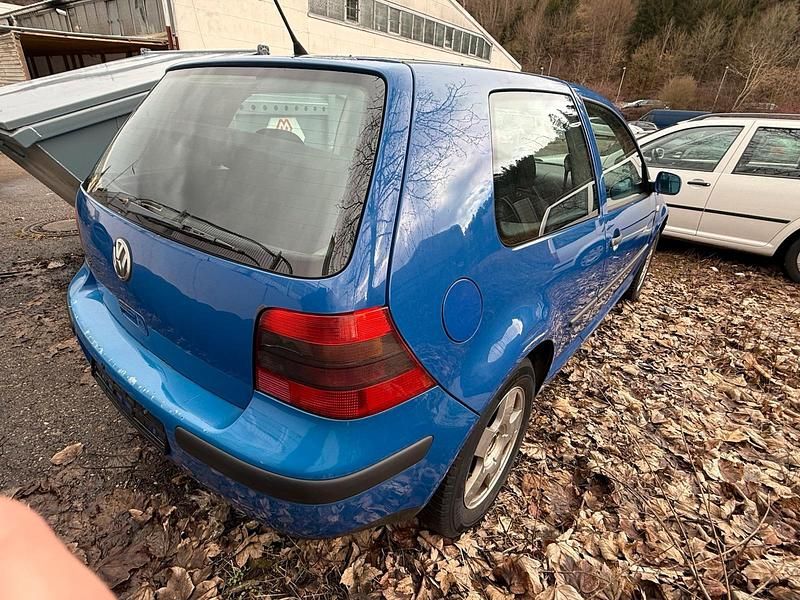 Gebraucht VW Golf IV 75 PS (55 kW) 2002 Blau Kleinwagen