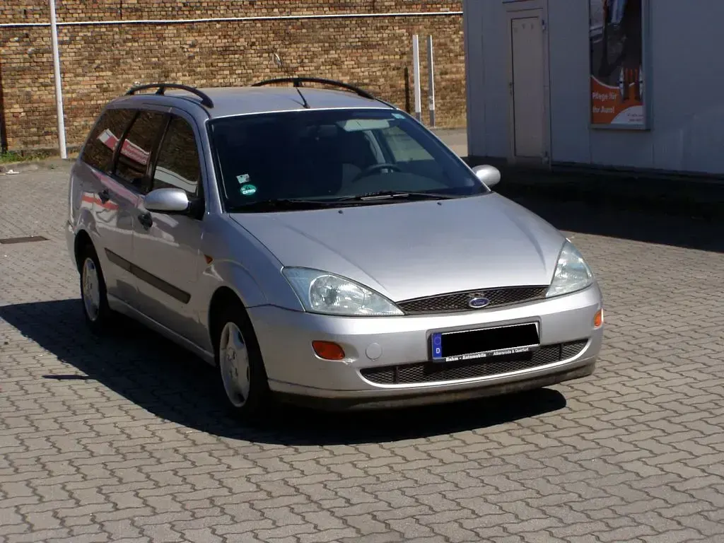 Second-hand Ford Focus Trend 90 CP (66 kW) 2000 Argintiu Break