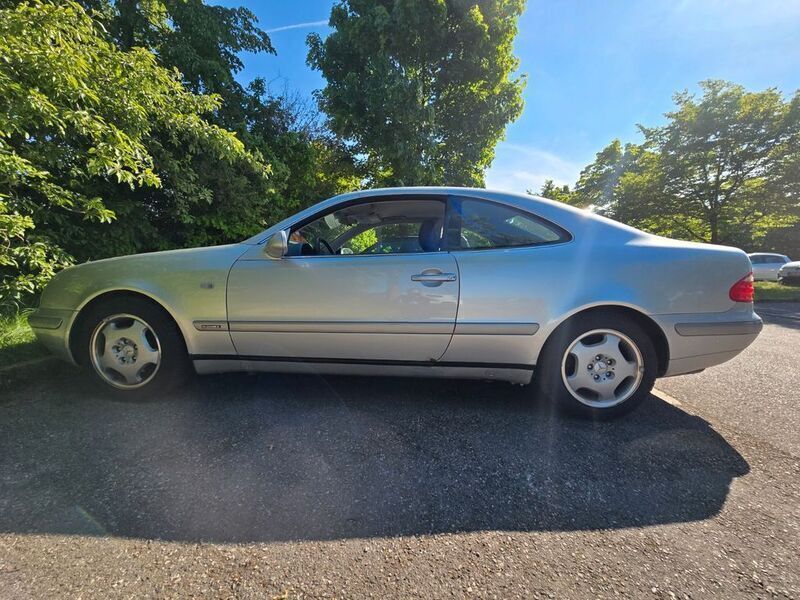 Silber Gebraucht 1999 Mercedes CLK200 Elegance Coupé | 2.950 € (Superpreis) - Bild 1/4