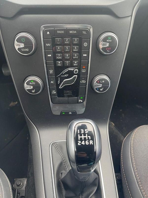 Gebraucht Volvo V40 CC 120 PS (88 kW) 2017 Blau Kombi