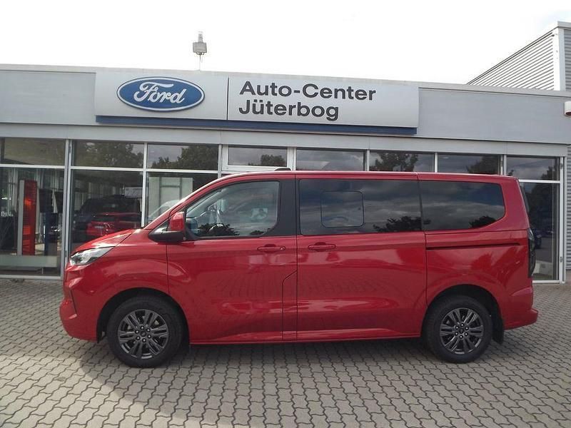 Rot Gebraucht 2024 Ford Tourneo Custom Titanium Van / Kleinbus | 48.890 € - Bild 1/4