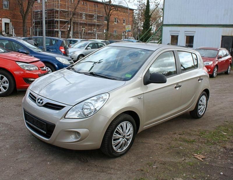Gebraucht Hyundai i20 Classic 77 PS (56 kW) 2010 Silber Kleinwagen