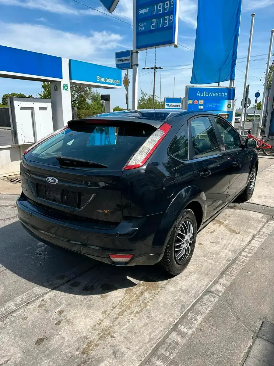 Usado Ford Focus 101 CV (74 kW) 2010 Negro Berlina