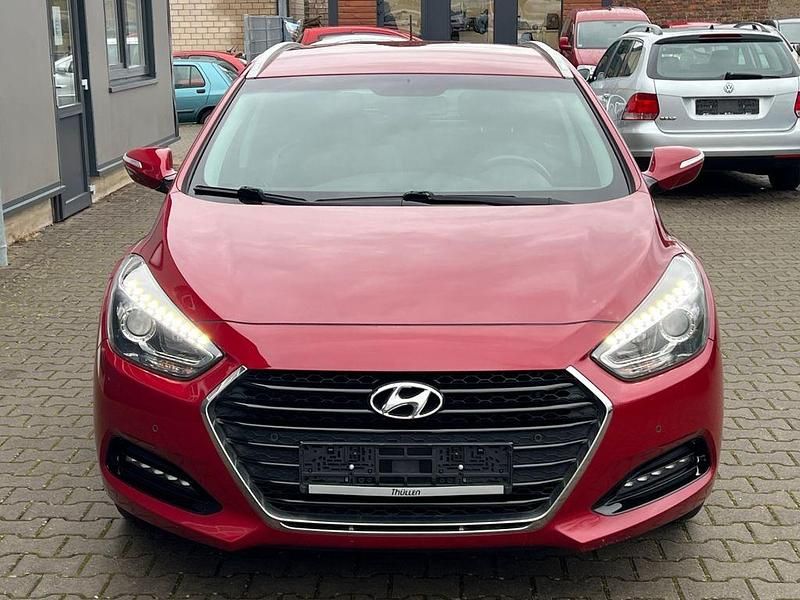 Gebraucht Hyundai i40 165 PS (121 kW) 2016 Rot Kombi