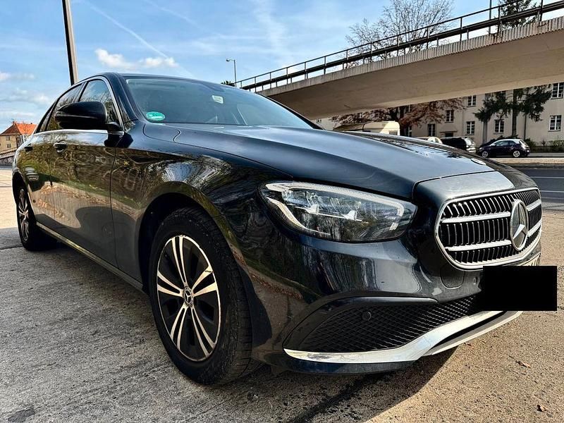 Gebraucht Mercedes E200 160 PS (117 kW) 2021 Schwarz Limousine