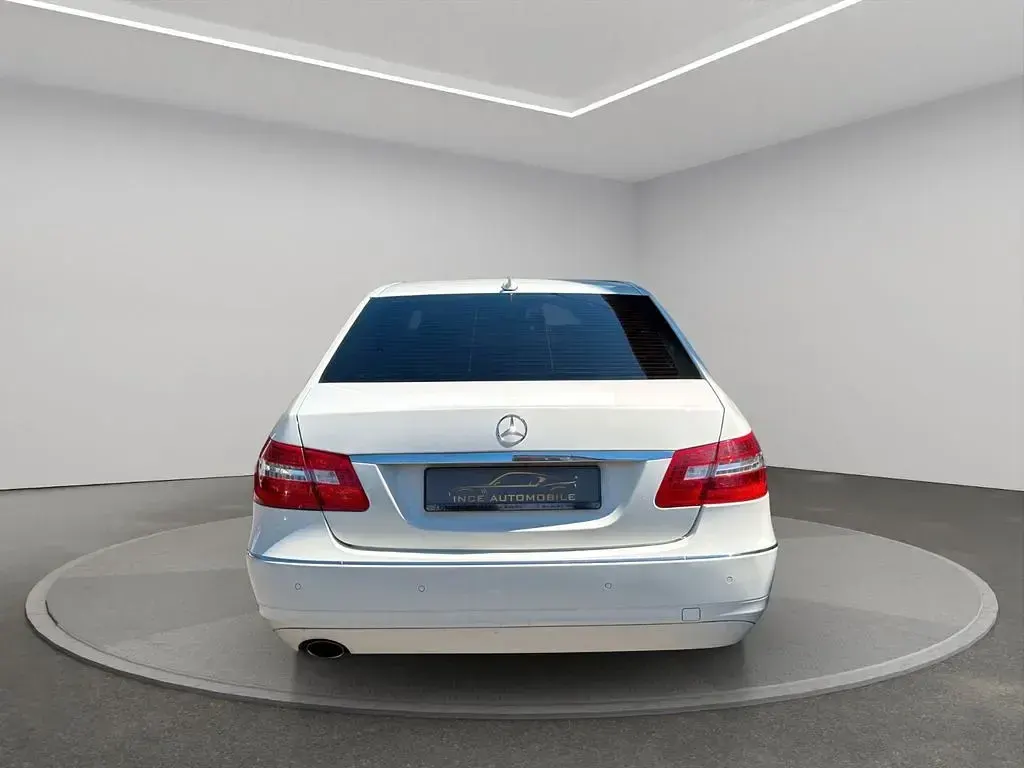 Gebraucht Mercedes E250 204 PS (150 kW) 2010 Weiß Limousine