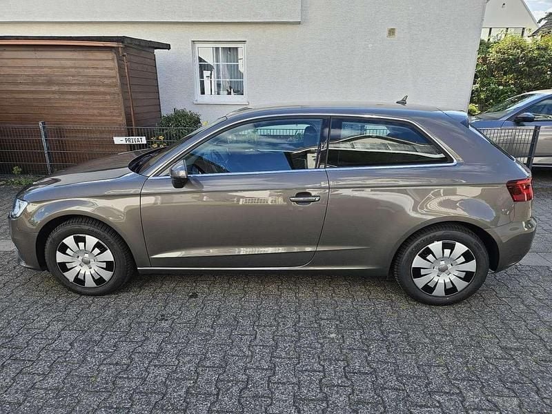 Grau Gebraucht 2014 Audi A3 Attraction Kleinwagen | 9.500 € (Guter Preis) - Bild 1/4