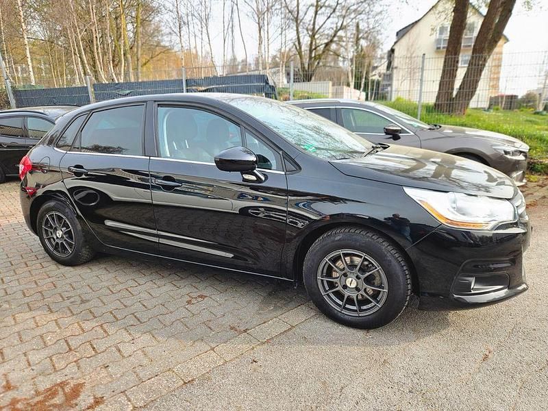 Gebraucht Citroën C4 Tendance 120 PS (88 kW) 2011 Schwarz Limousine