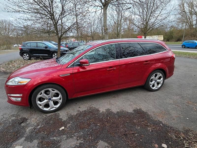 Gebraucht Ford Mondeo Titanium 200 PS (147 kW) 2013 Rot Kombi