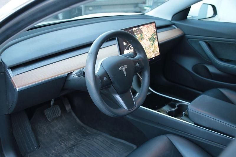 Gebraucht Tesla Model 3 Standard Range 225 kW (306 PS) 2019 Weiß Limousine