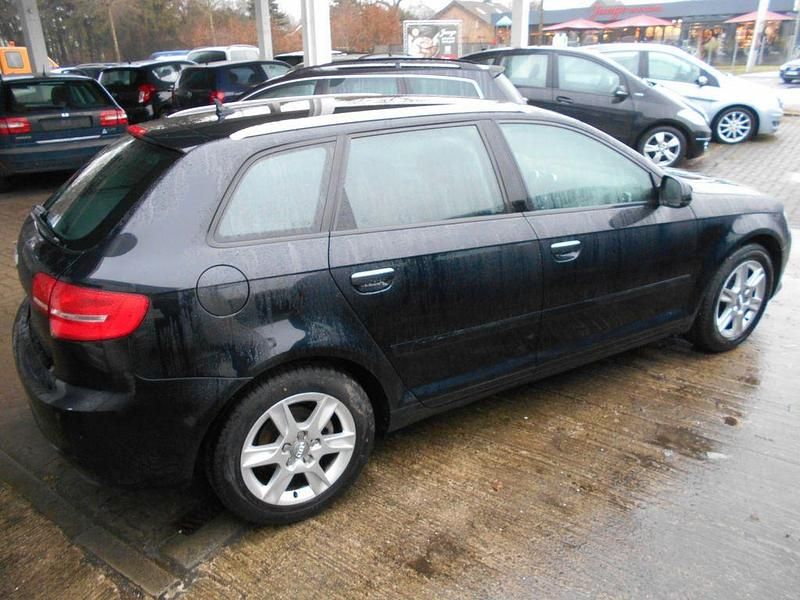 Gebraucht Audi A3 Attraction 105 PS (77 kW) 2012 Schwarz Limousine