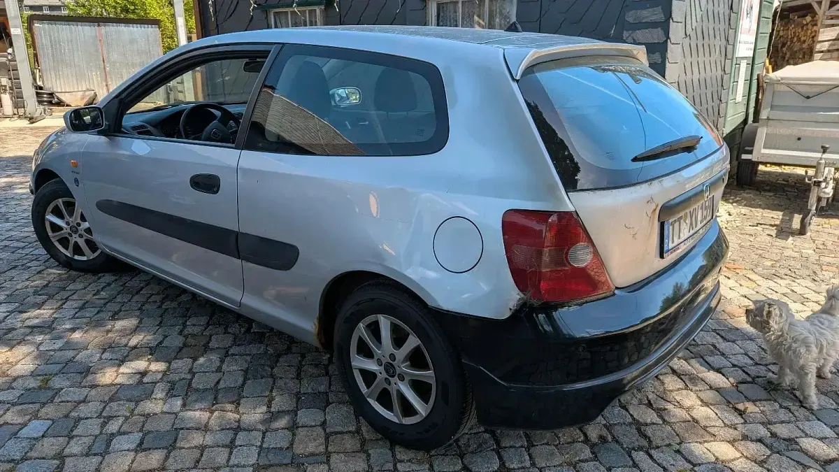 Käytetty Honda Civic 110 HP (80 kW) 2001 Hopea Sedan