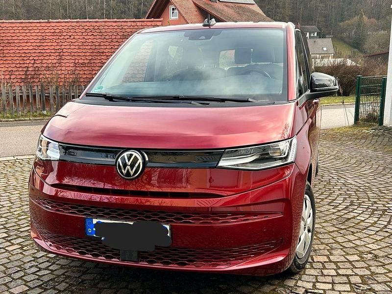Gebraucht VW Multivan 136 PS (100 kW) 2024 Rot Van