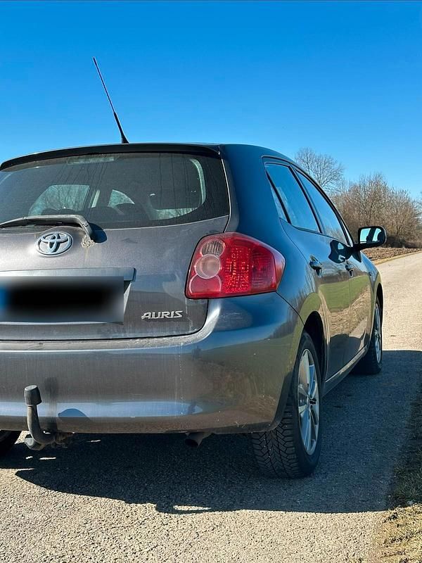 Gebraucht Toyota Auris 132 PS (97 kW) 2009 Grau Kleinwagen