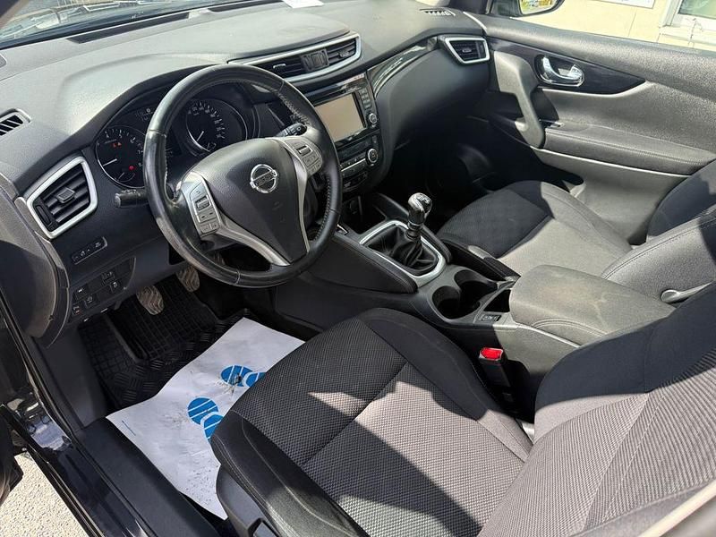 Gebraucht Nissan Qashqai Acenta 116 PS (85 kW) 2016 Schwarz SUV