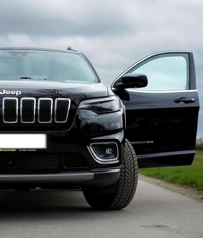 Gebraucht Jeep Cherokee Longitude 194 PS (142 kW) 2019 Schwarz SUV