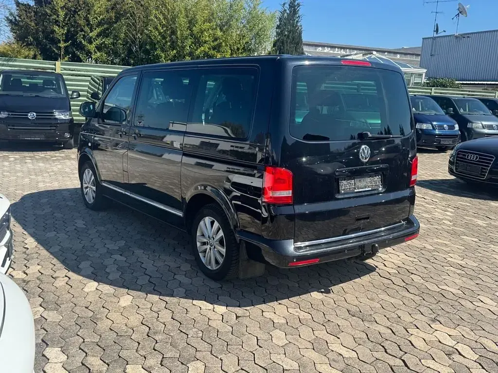 Second-hand VW T5 Highline 179 CP (131 kW) 2015 Negru Van