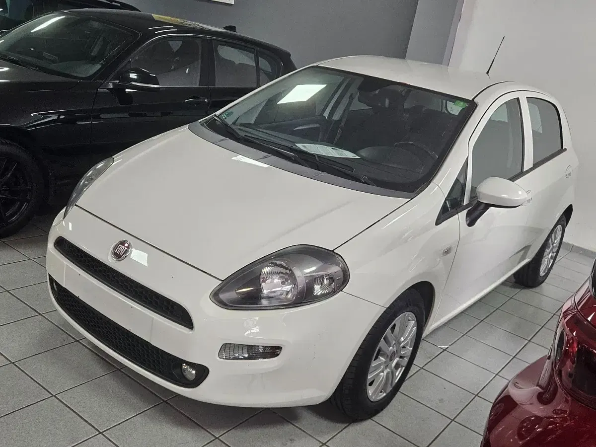Gebraucht Fiat Punto Lounge 105 PS (77 kW) 2017 Weiß Kleinwagen
