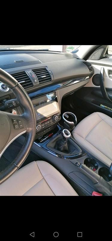 Gebraucht BMW 118 Cabriolet 140 PS (102 kW) 2011 Rot Cabrio