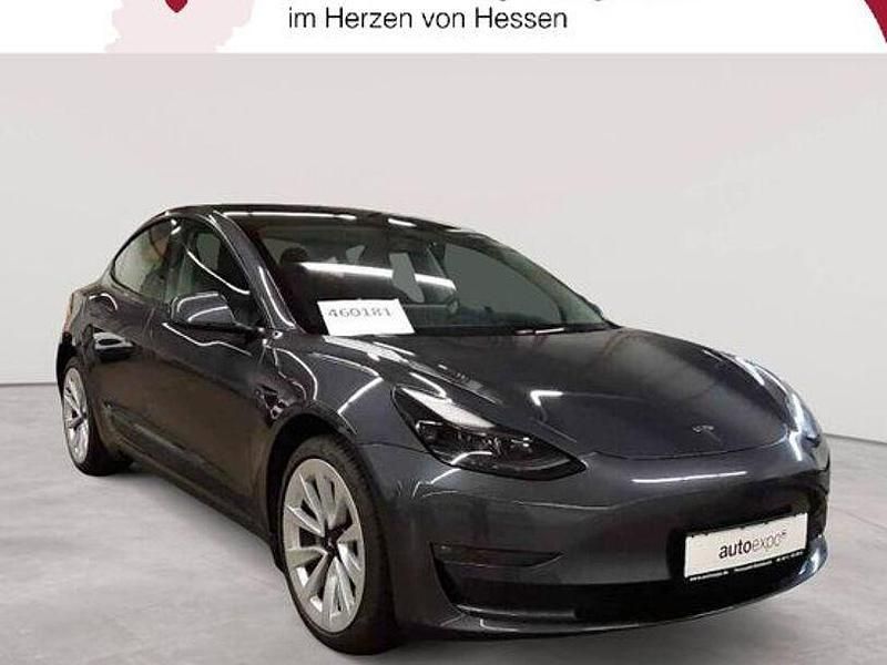 Grau Gebraucht 2022 Tesla Model 3 Limousine | 26.389 € (Fairer Preis) - Bild 1/4