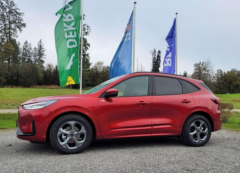 Gebraucht Ford Kuga ST-Line 150 PS (110 kW) 2024 Lucidred SUV