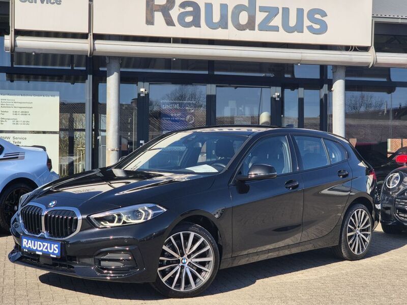 Black sapphire metallic Gebraucht 2024 BMW 118 Sport Line Kleinwagen | 31.850 € (Teuer) - Bild 1/4