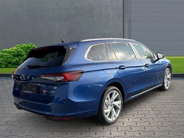 Neu Skoda Superb Selection 150 PS (110 kW) 2025 Blau Kombi