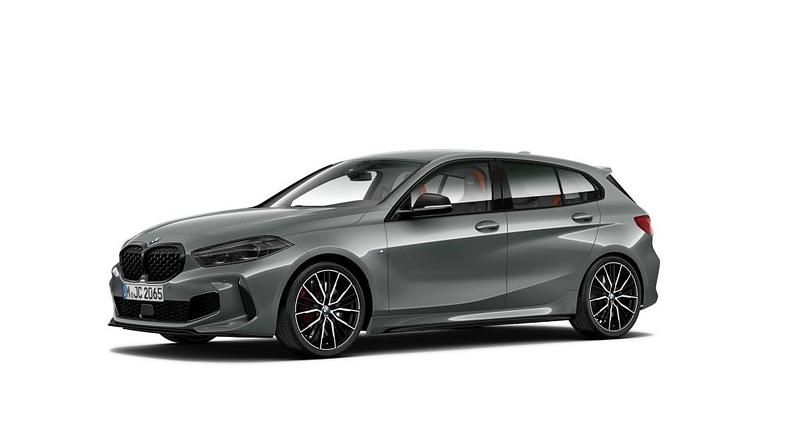 Gebraucht 2025 BMW M135 Efficient Dynamics Kleinwagen | 36.930 € (Fairer Preis) - Bild 1/1