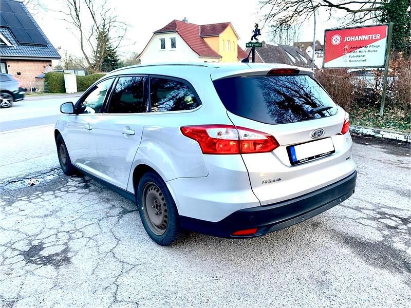 Gebraucht Ford Focus Champions Edition 95 PS (69 kW) 2012 Silber Kombi