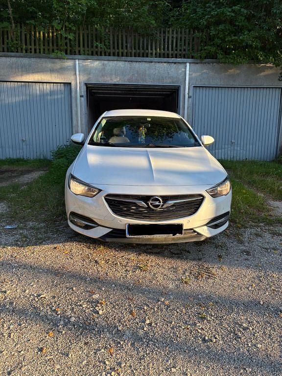 Weiß Gebraucht 2017 Opel Insignia Eco Limousine | 12.200 € (Fairer Preis) - Bild 1/4