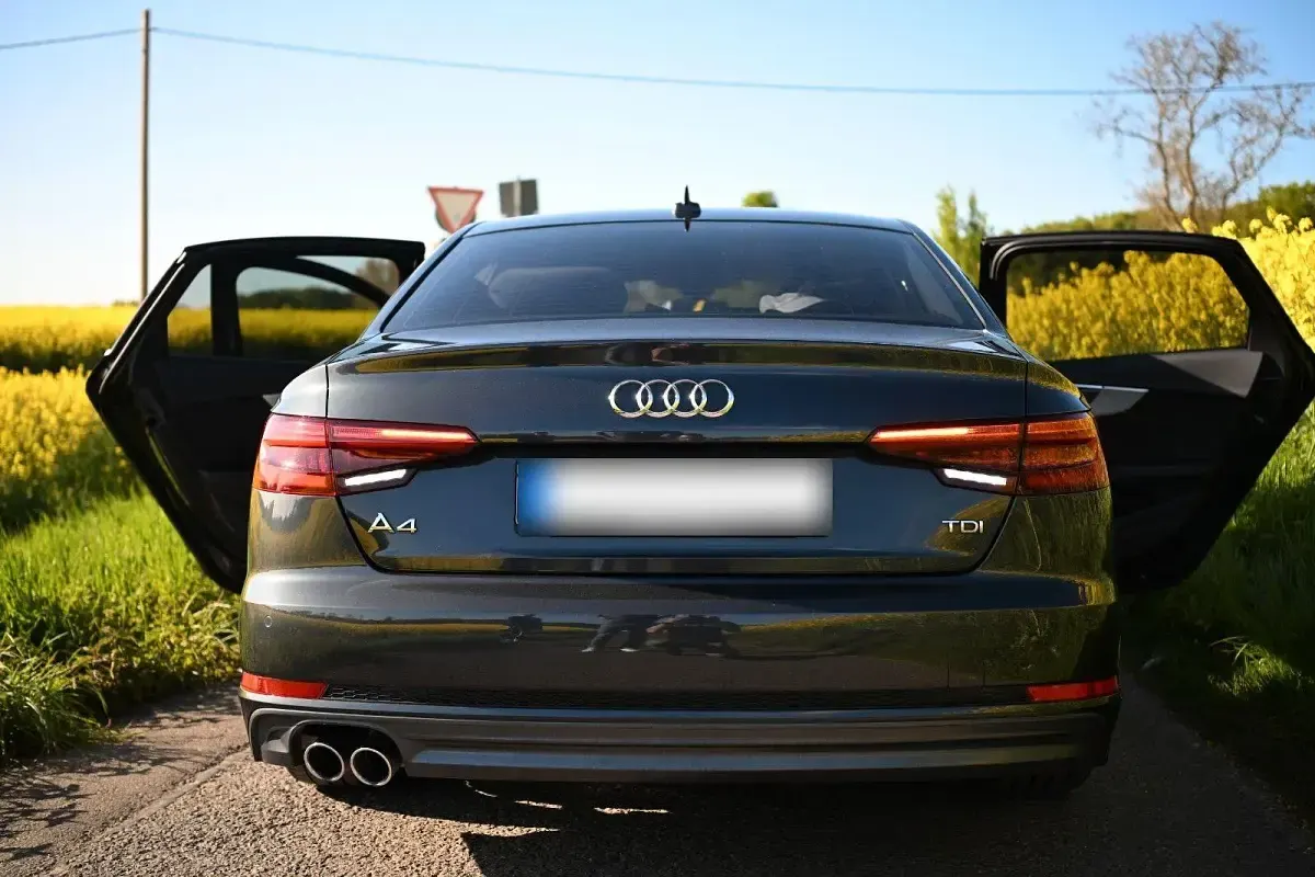 Używany Audi A4 S-Line 190 KM (139 kW) 2015 Szary Sedan/Limuzyna