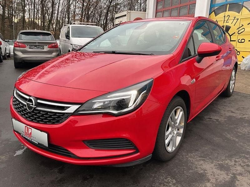 Rot Gebraucht 2016 Opel Astra Edition Limousine | 7.490 € (Guter Preis) - Bild 1/4