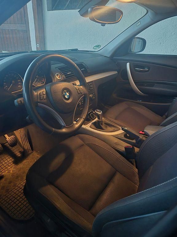 Schwarz Gebraucht 2011 BMW 116 Kleinwagen | 2.250 € (Guter Preis) - Bild 1/4