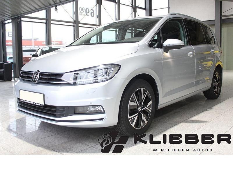 Gebraucht VW Touran 150 PS (110 kW) 2022 Silber Van / Kleinbus