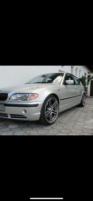 Grau Gebraucht 2003 BMW 330 Limousine | 7.499 € (Fairer Preis) - Bild 1/4