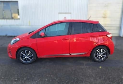Gebraucht Toyota Yaris Club 112 PS (82 kW) 2020 Rot Limousine