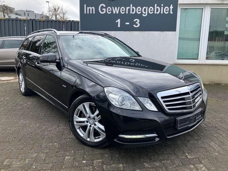 Gebraucht Mercedes E300 231 PS (169 kW) 2012 Schwarz Kombi