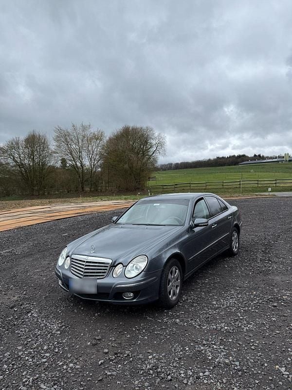 Gebraucht Mercedes E220 170 PS (125 kW) 2006 Grau Limousine