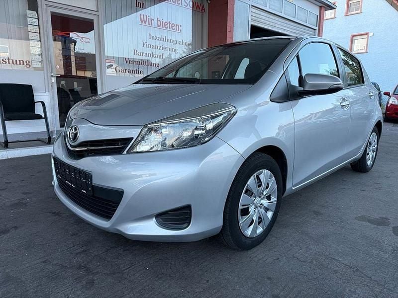 Silber Gebraucht 2012 Toyota Yaris Life Limousine | 6.500 € (Guter Preis) - Bild 1/4