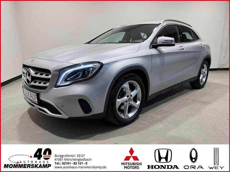 Grau Gebraucht 2017 Mercedes GLA200 Business SUV | 21.450 € (Fairer Preis) - Bild 1/4