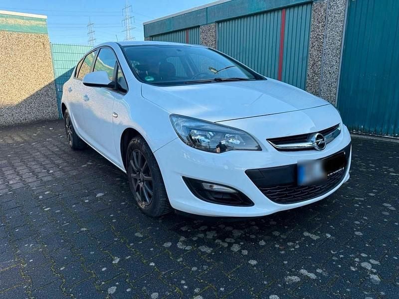 Gebraucht Opel Astra 64 PS (47 kW) 2013 Weiß Limousine