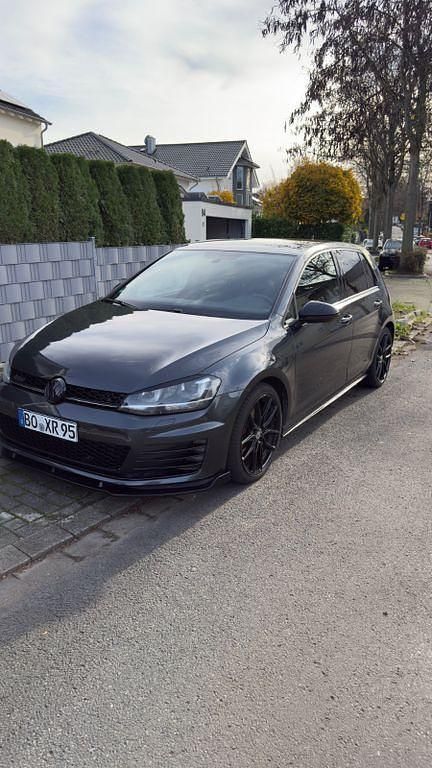 Grau Gebraucht 2015 VW Golf GTD Limousine | 14.449 € (Fairer Preis) - Bild 1/4