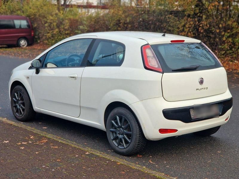 Gebraucht Fiat Punto 69 PS (50 kW) 2011 Weiß Limousine