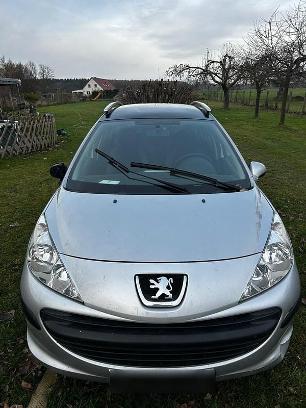 Gebraucht Peugeot 207 95 PS (69 kW) 2008 Silber Kombi