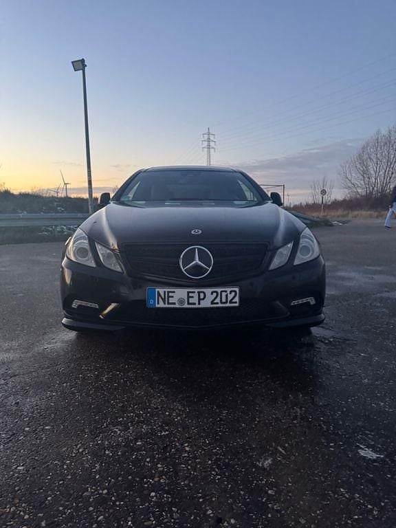 Gebraucht Mercedes E350 AMG 231 PS (169 kW) 2011 Schwarz Coupé
